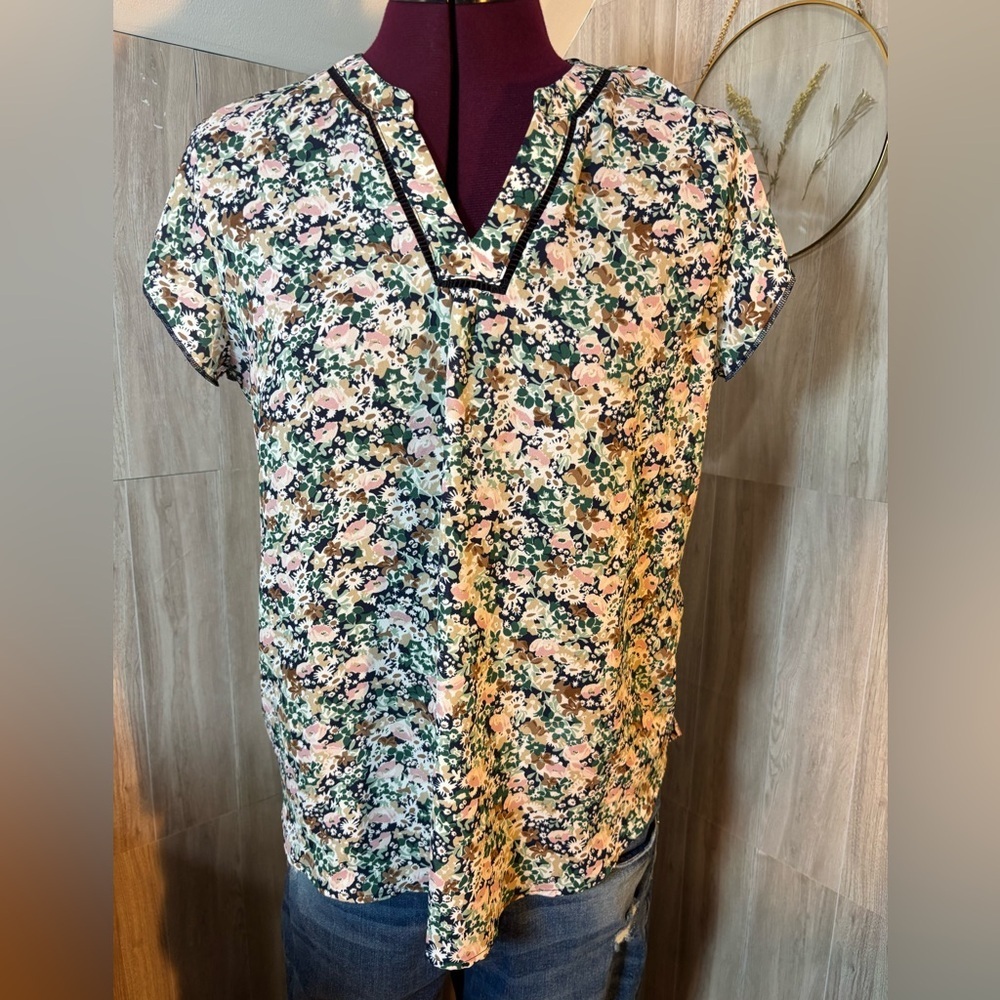 41 Hawthorn Floral V-Neck Short-Sleeve Shirt Blouse - Green & Pink & Navy